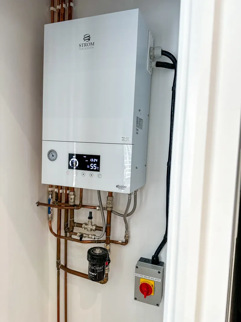Strom electric combi boiler installation in Wellingborough with new electrical supply and smart thermostat — Entigen