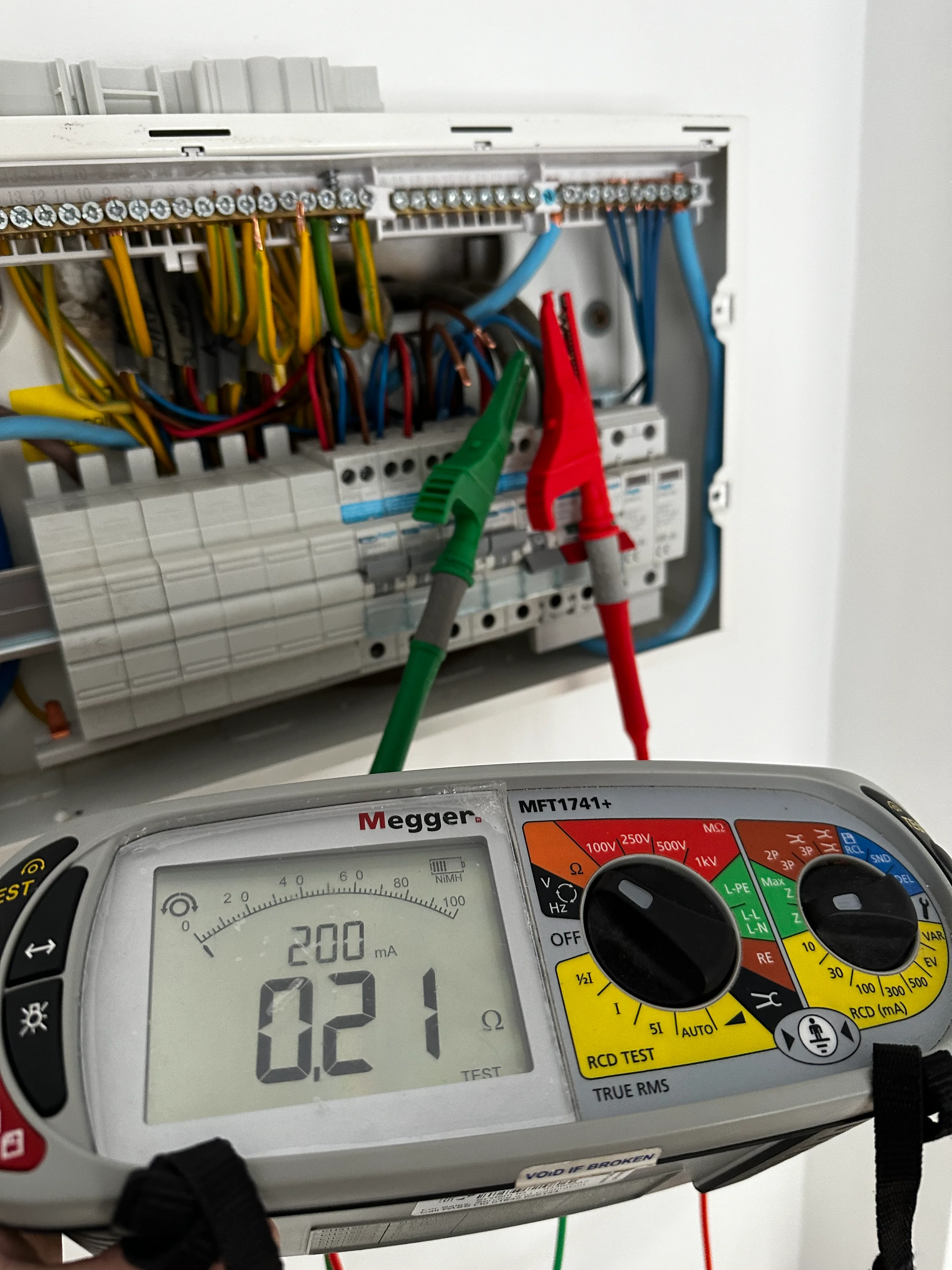 Entigen electrician attending a job in Rothwell, Northamptonshire