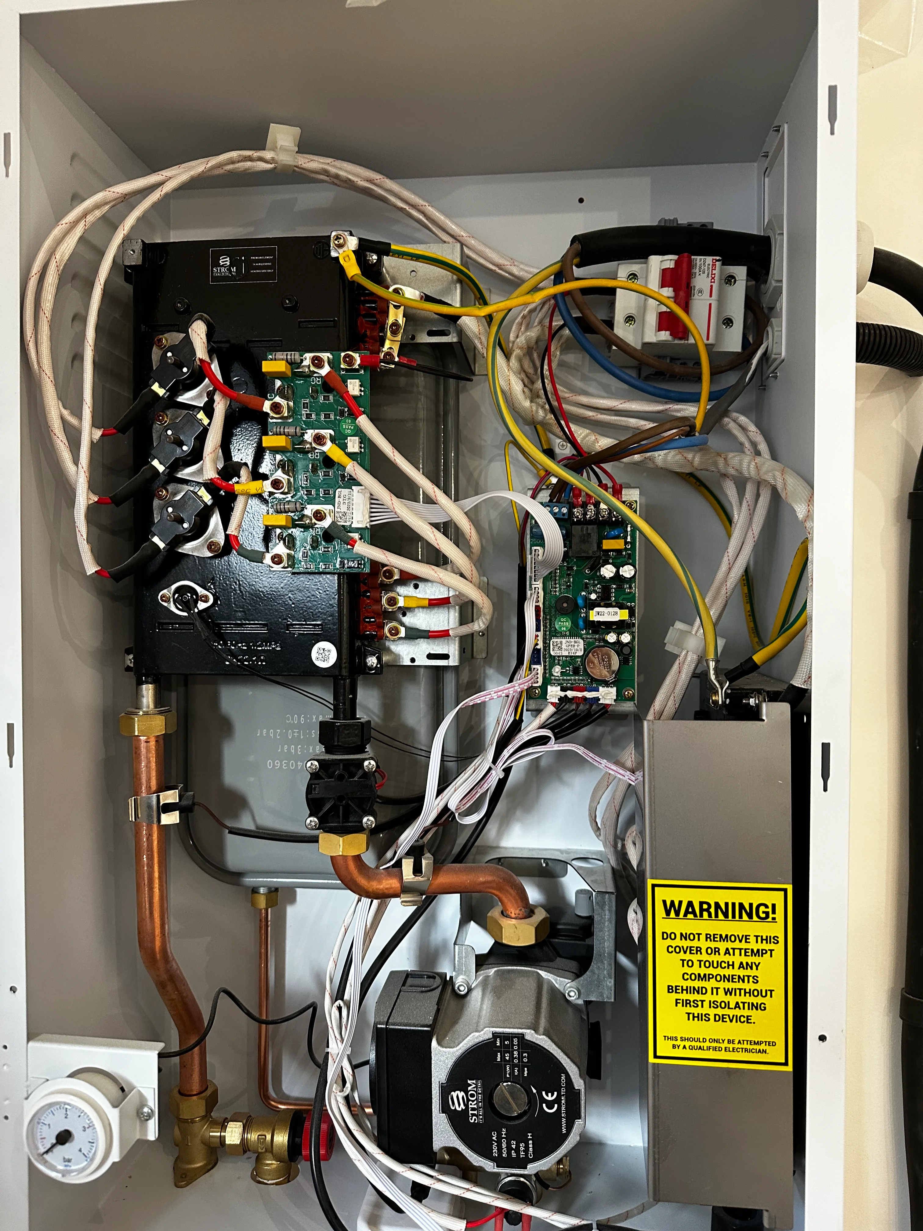 Entigen electrician diagnosing a tripping RCD in Kettering